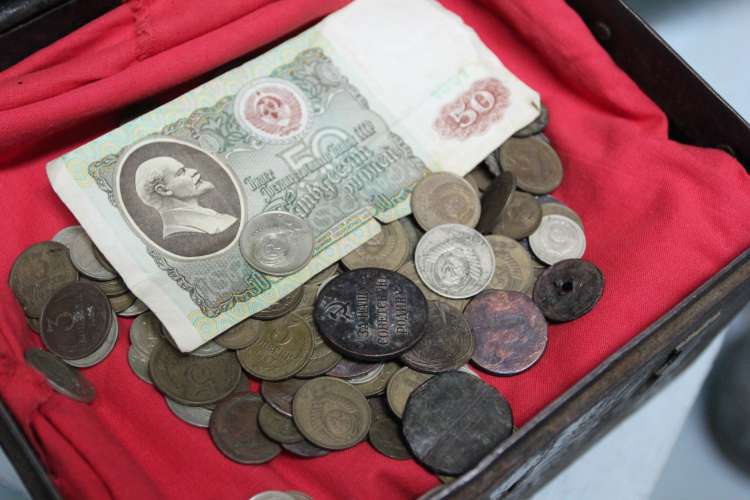 Монеты в музее (95.91КиБ)