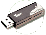 USB-флеш-накопитель TRAX ThumbDrive с металлическим корпусом и разъемом USB-A, предназначенный для хранения и передачи данных.