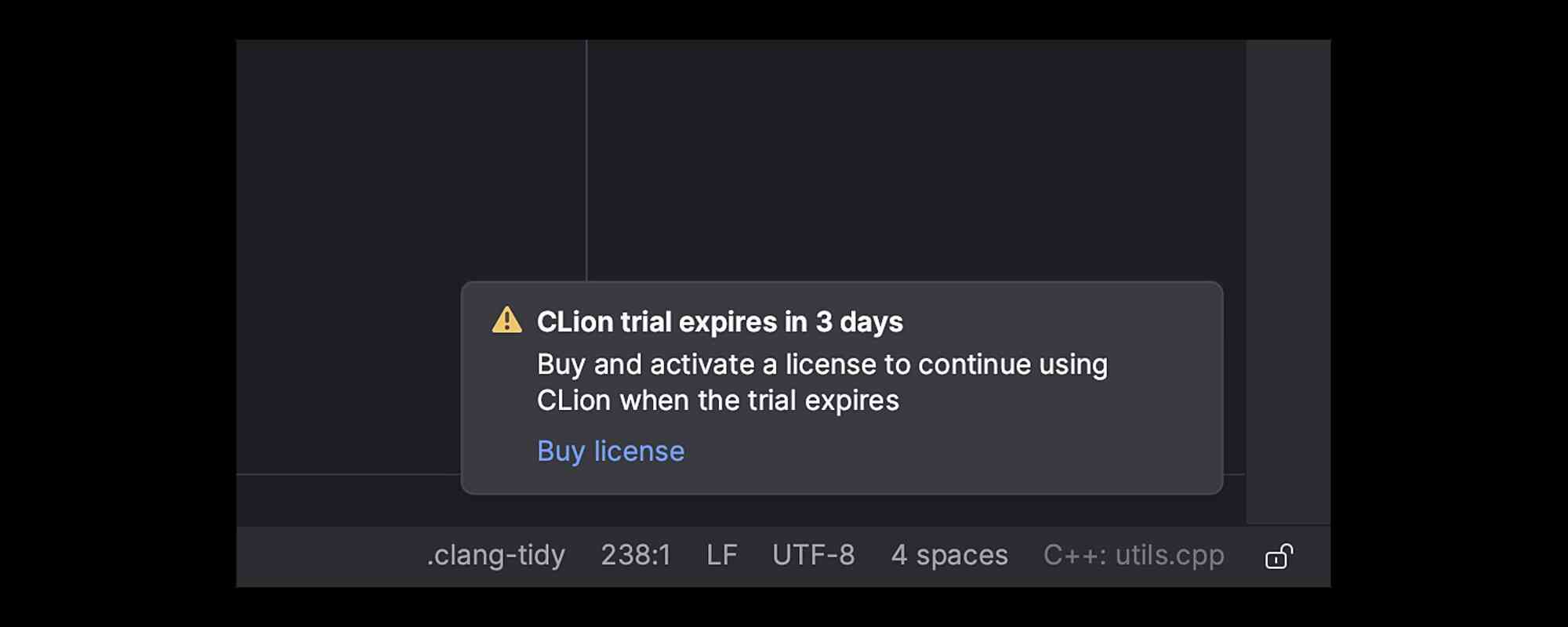 Окно предупреждения: пробная версия CLion истекает через 3 дня. Предложено купить лицензию. Внизу видна строка состояния редактора.